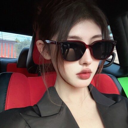 高级感复古酒红时髦方框墨镜女款2025新款适合方圆脸穿搭太阳眼镜