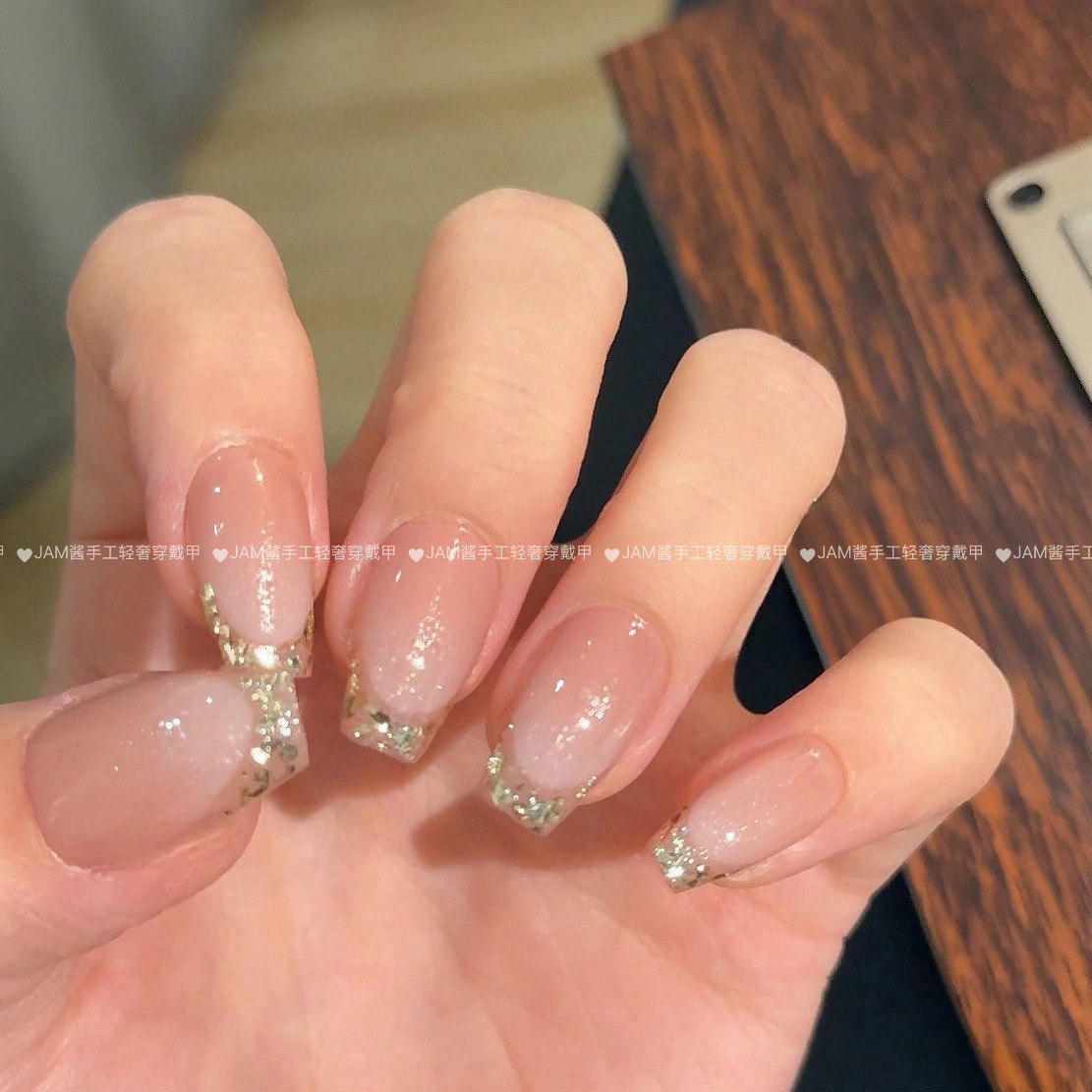 摩登 嬛嬛色裸色乳白渐变亮片法式纯手工穿戴甲中长款美甲高级感,彩妆/香水/美妆工具,穿戴甲/甲片,淘宝优惠券,粉丝福利购,淘宝优惠卷