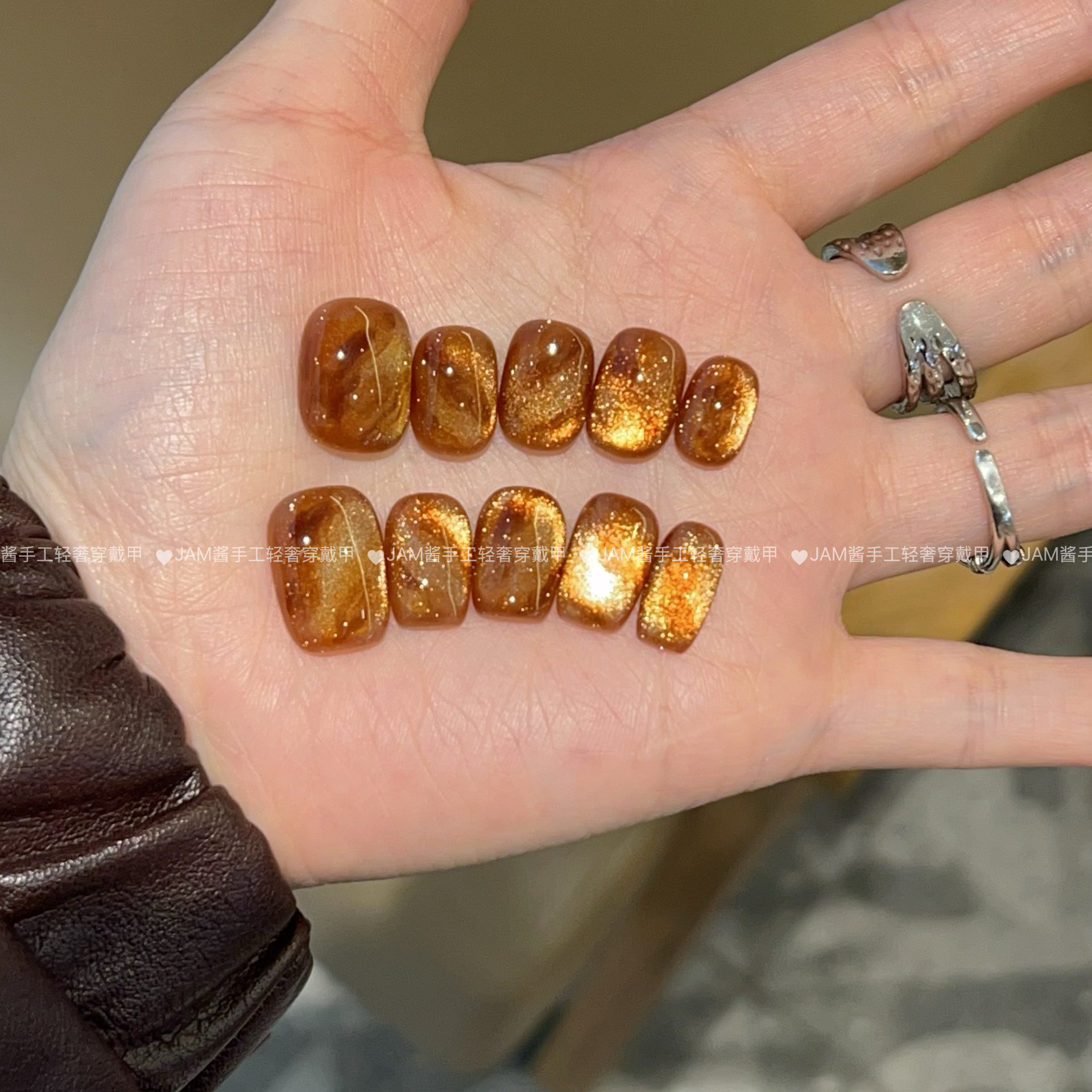 日照金山 新款纯手工穿戴甲短款琥珀晕染金棕猫眼美甲高级感显白