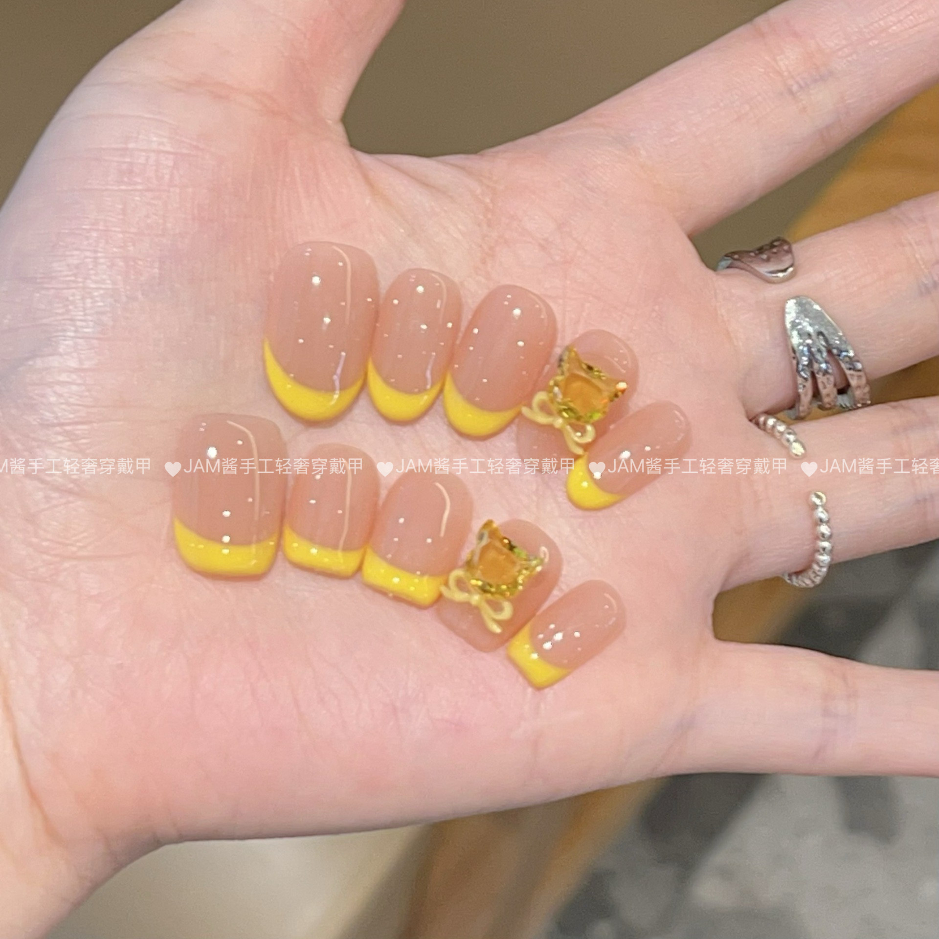 奶油栗子 新款纯手工穿戴甲短款奶油黄色法式穿戴美甲贴高级感