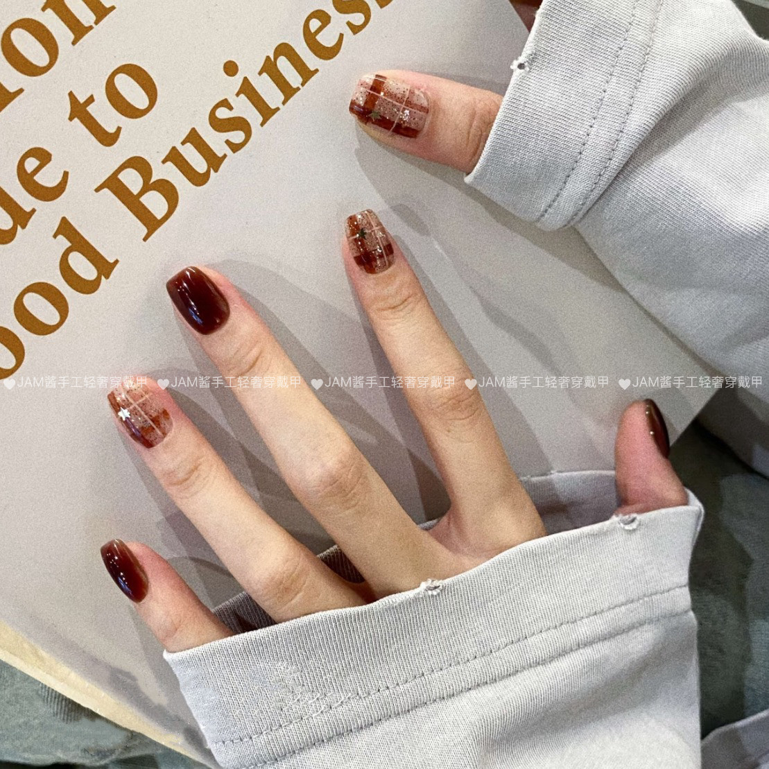 摩卡 新款纯手工穿戴甲短款琥珀晕染手绘格纹穿戴美甲高级感显白,彩妆/香水/美妆工具,穿戴甲/甲片,淘宝优惠券,粉丝福利购,淘宝优惠卷