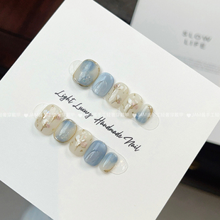 纯手工穿戴甲短款 手绘小花蓝色晕染美甲高级感 2026新款 雾蓝信花