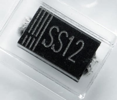 贴片肖特基二极管 SS12 SMA 1N5817 DO-214AC 1盘2K=88元