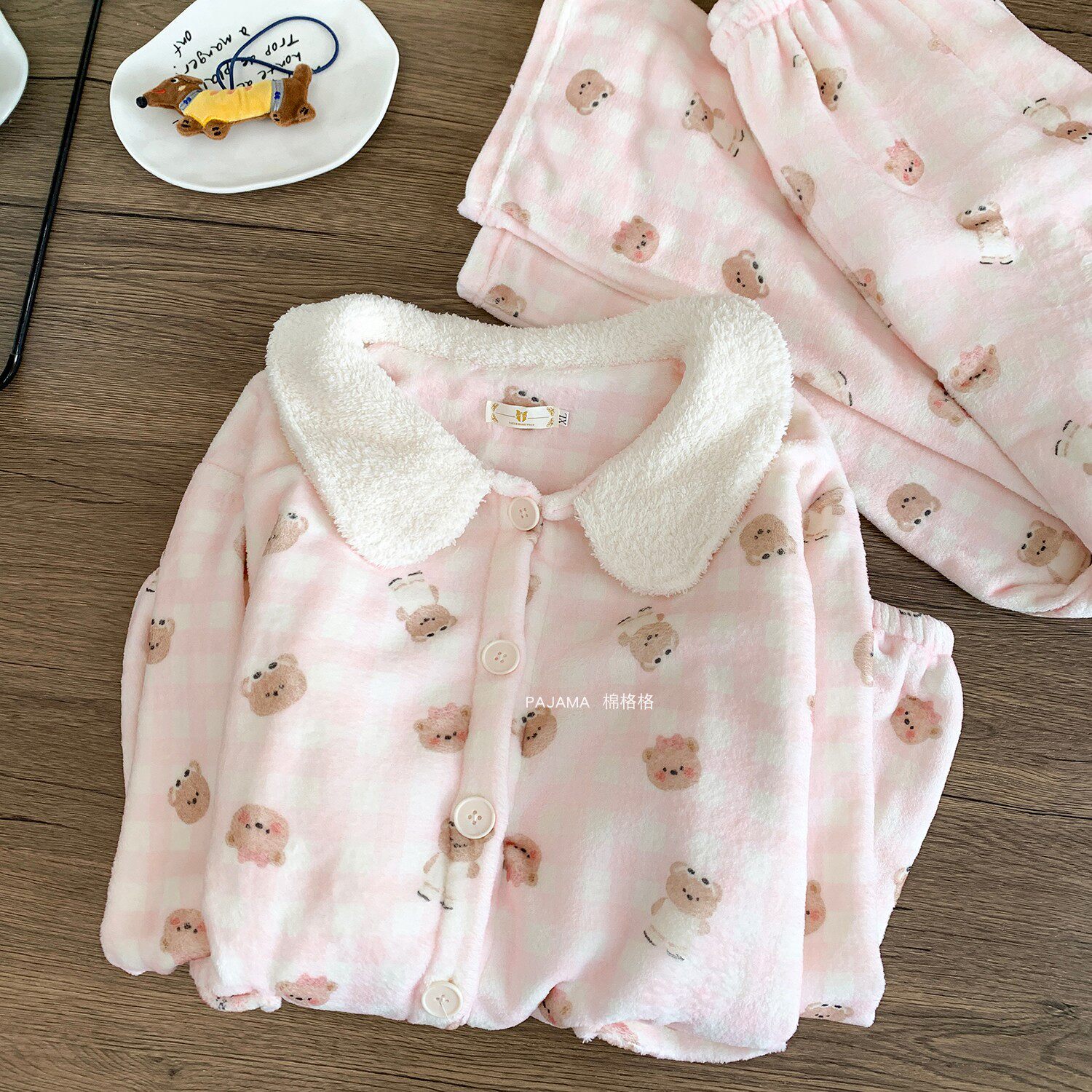 卡通粉格小狗珊瑚绒睡衣女冬季加厚加绒娃娃领甜美可爱家居服套装