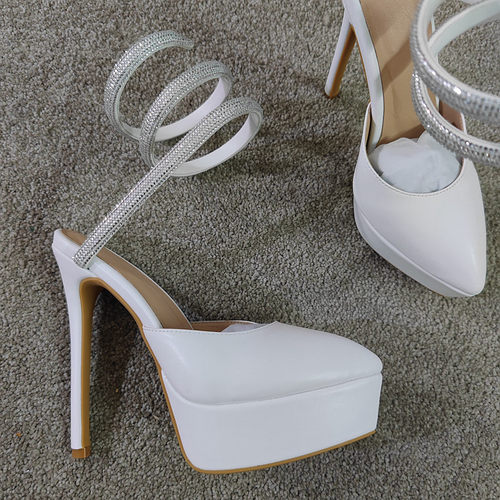 欧笠细跟水钻羊皮凉鞋