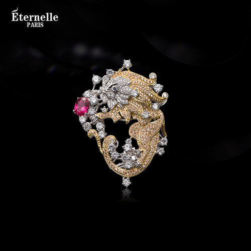 Eternelle珠宝款龙戏珠胸针