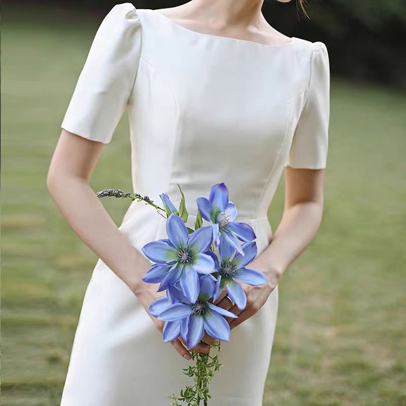 订婚领证登记小白裙2024新款新娘结婚礼服森系简约缎面轻婚纱