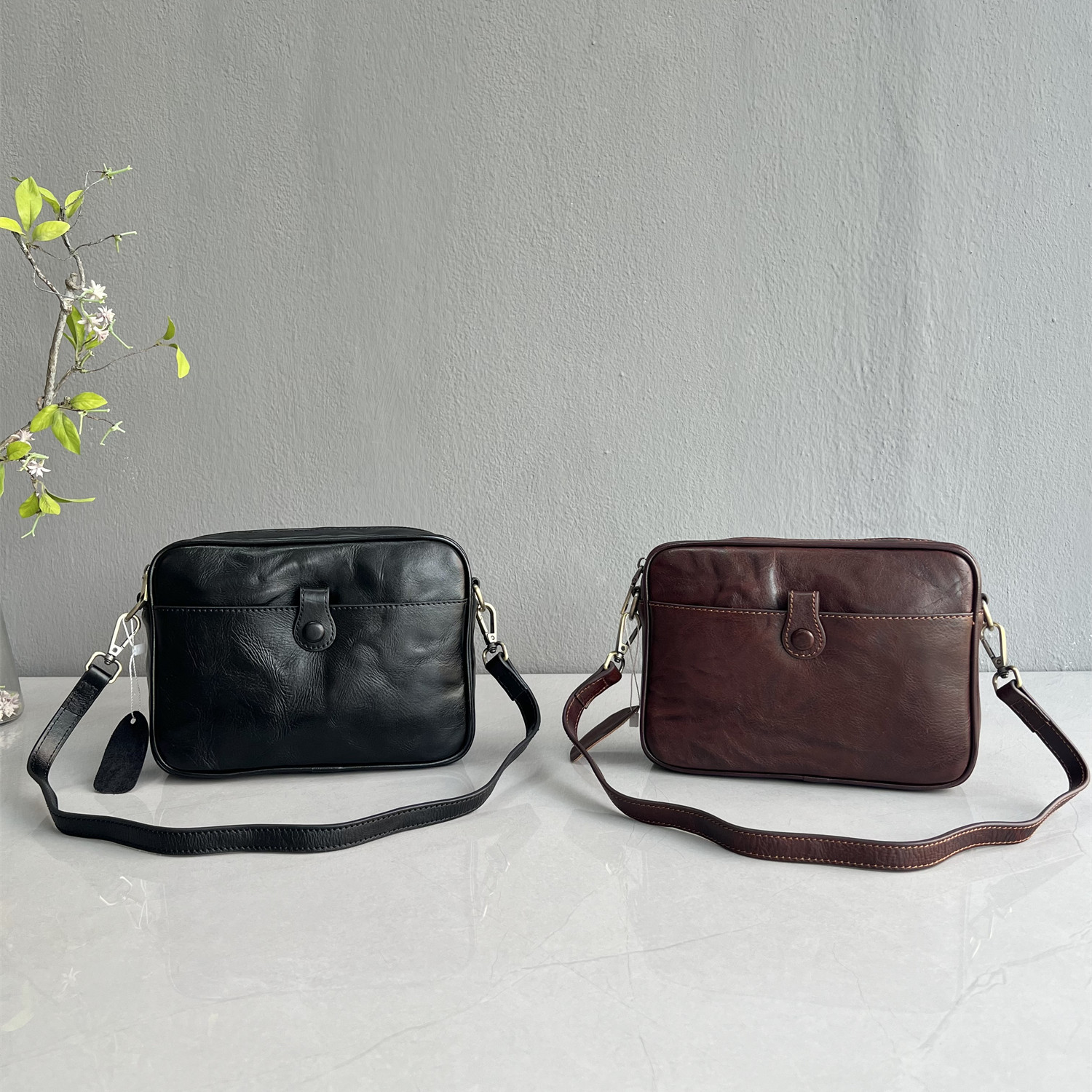 真皮复古洋气中性款斜挎小方包