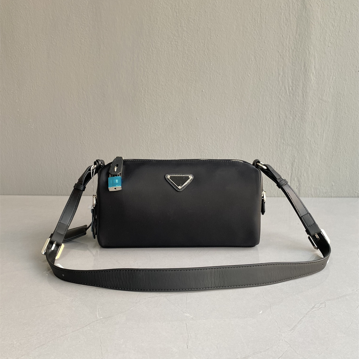 高级质感！外贸女包工厂余单特价真皮配防水布轻便休闲简约枕头包