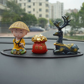 车内饰品摆件车上2023新款 中控台车载一路平安鹿汽车装 饰用品大全