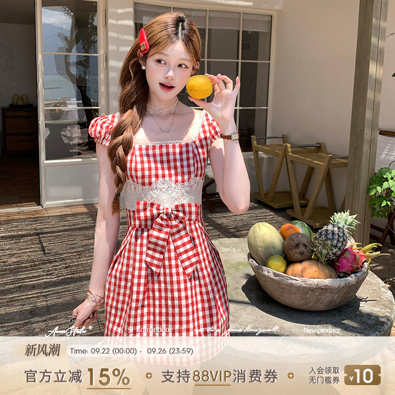 镂空蕾丝格纹方领连衣裙