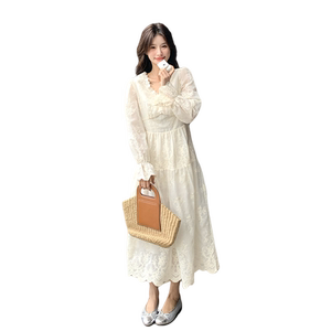 春季薄纱白色连衣裙女2025新款今年流行法式收腰绝美超仙V领长裙图片