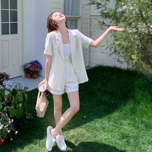 白色短袖西装套装女2025夏新款气质高级感休闲薄款西服短裤两件套图片