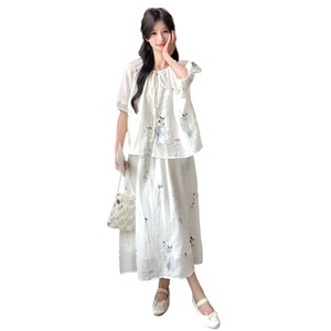 森系小清新碎花套装裙女2025夏新款甜美减龄刺绣上衣半身裙两件套图片