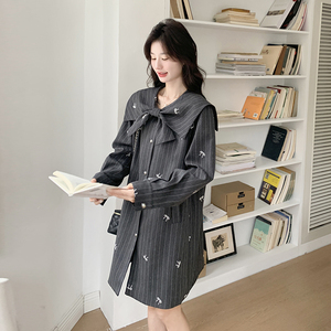 灰色蝴蝶结条纹连衣裙女2025春季新款学院风甜美减龄小个子衬衫裙