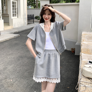 灰色蕾丝拼接套装裙女2025夏季新款休闲运动连帽上衣半身裙两件套图片