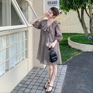 灰色荷叶边拼接连衣裙女2025夏季新款法式设计感小个子减龄a字裙图片