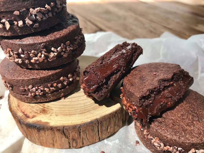 日本 秋冬限定 巧克力焦糖甘纳许夹心巧克力曲奇三明治 盒装 6枚