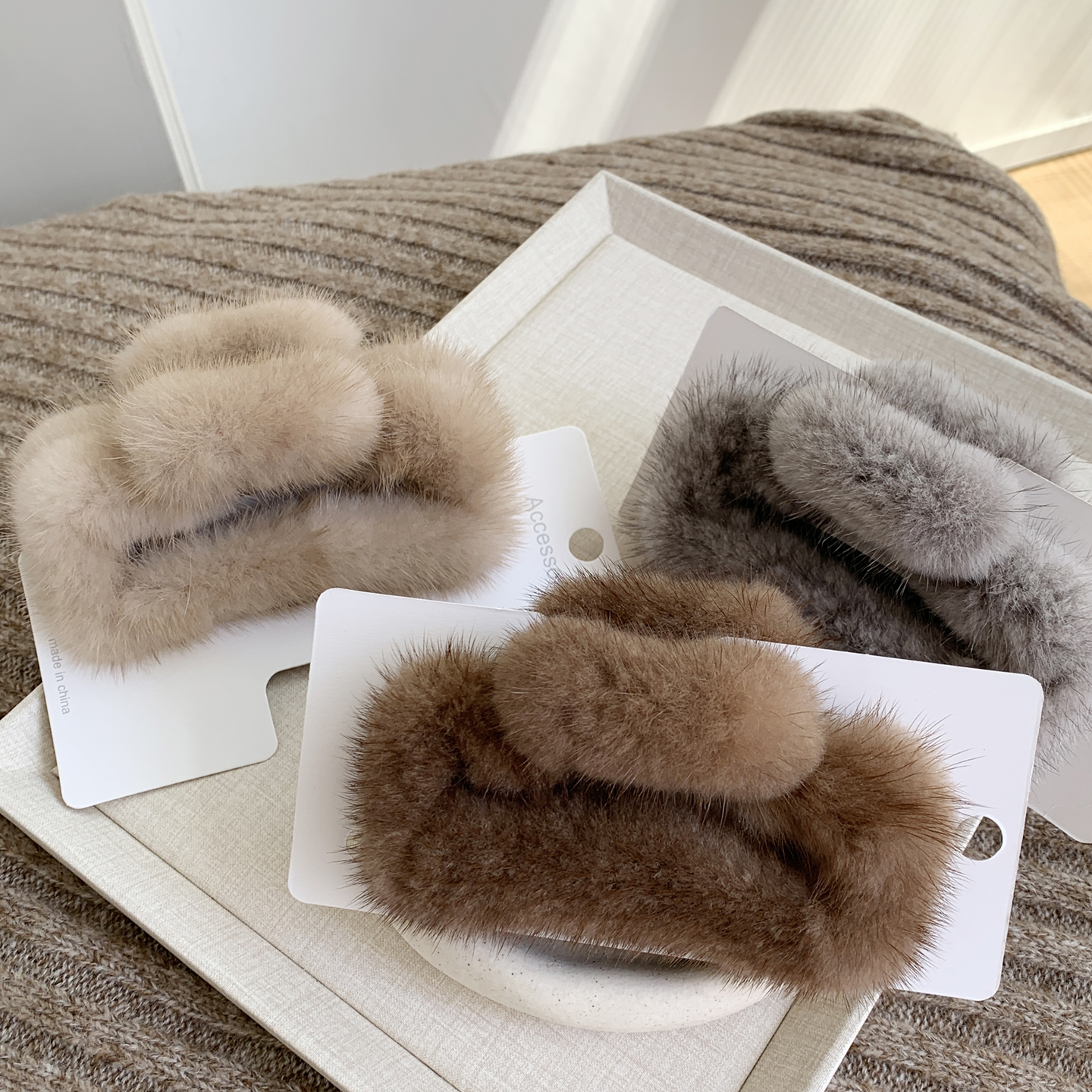 GAO级感水貂毛抓夹 秋冬新款发夹后脑勺发量多毛绒鲨鱼夹毛毛发饰