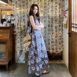 2025夏季新款时尚气质显瘦碎花连衣裙女设计感小众收腰显瘦长裙子图片