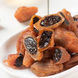 梅有葡萄青梅夹葡萄干无核葡萄梅子肉休闲解馋零食果脯蜜饯包邮