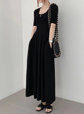 黑色气质大U领连衣裙A字口袋长款显瘦长裙中袖修身收腰春夏款战袍