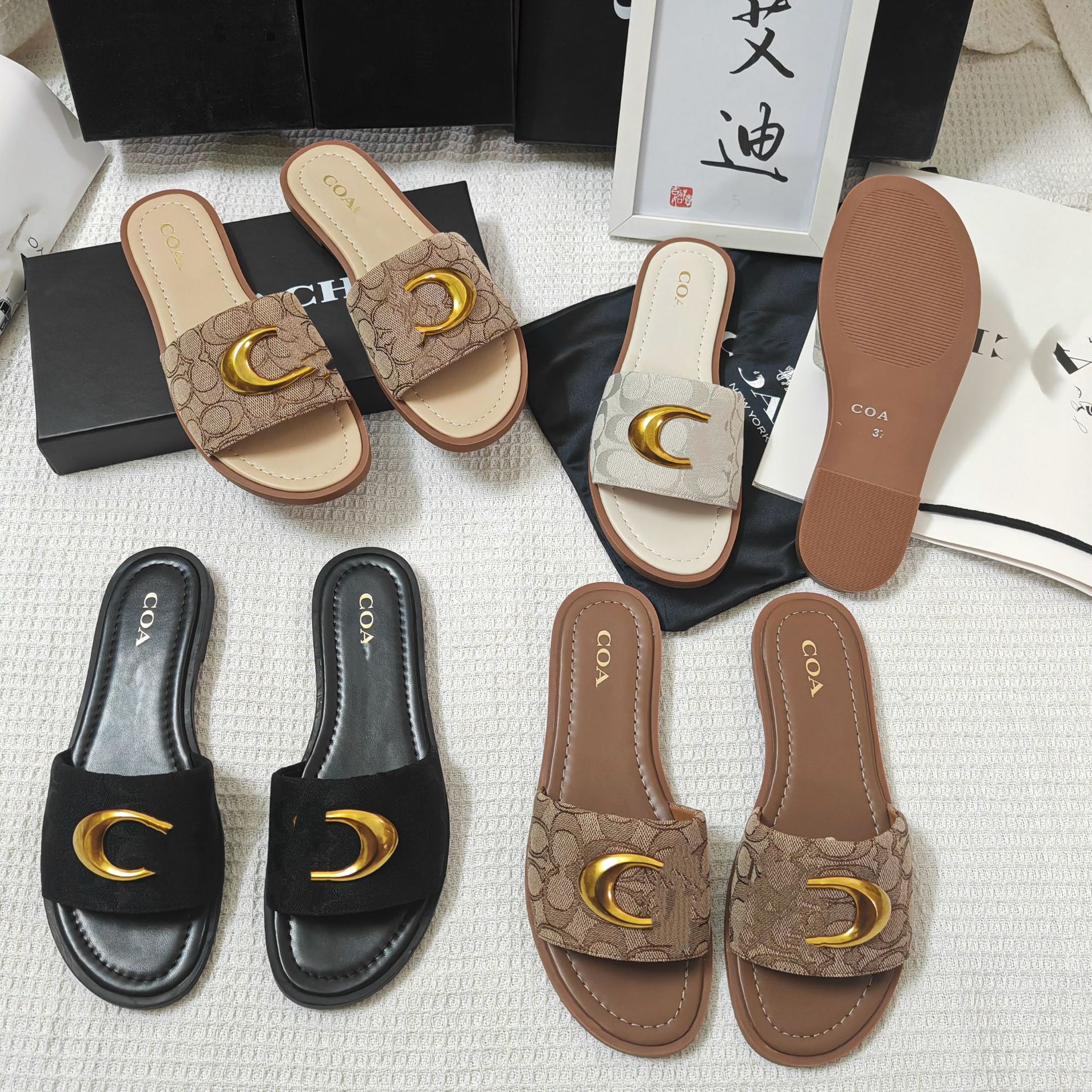 女拖鞋夏季休闲外穿沙滩拖不累脚平底半拖时尚凉拖金属扣居家旅游