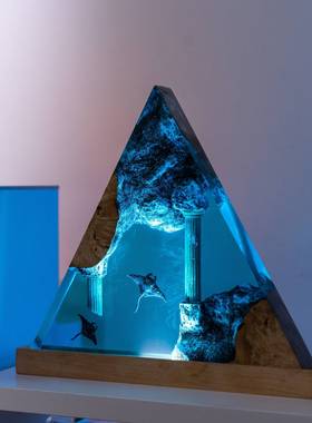 跨境爆款MANTA RAYS环氧树脂灯三角形海底遗迹探险夜灯男朋友礼物