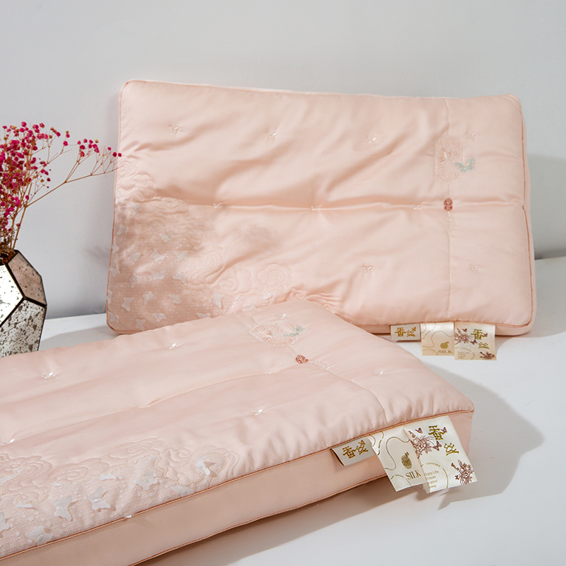 2025春夏新款婚庆枕头雅韵蚕丝枕  精美刺绣定型立体舒适软枕芯