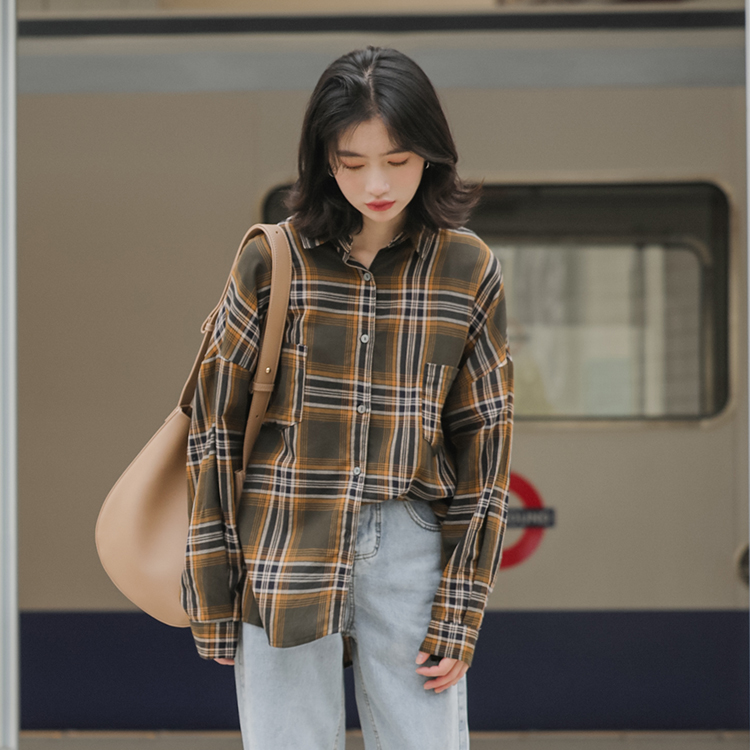 Real shot design feeling spring new small BF wind contrast Plaid Shirt Long Sleeve Shirt women