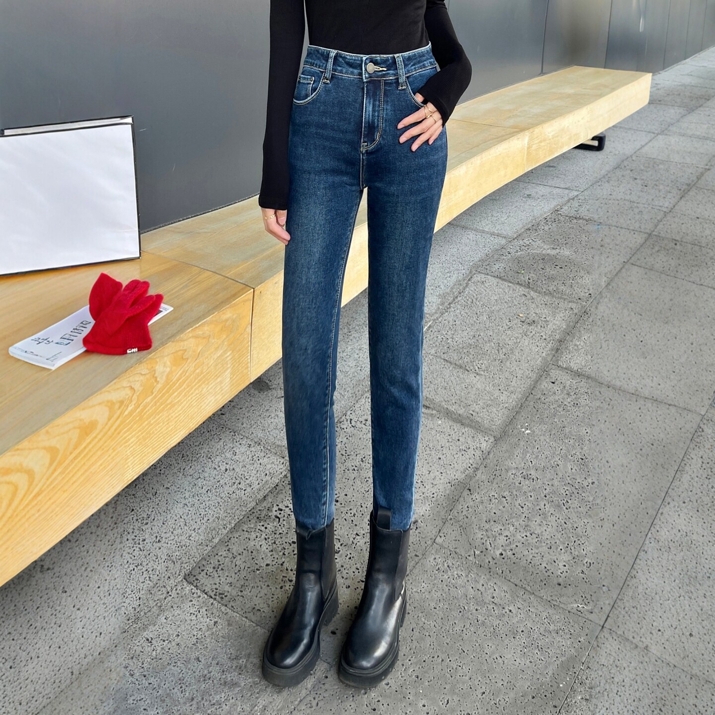 加绒柔软显瘦高端牛仔裤女2025秋季欧货修身烟管裤九分裤舒适阔脚