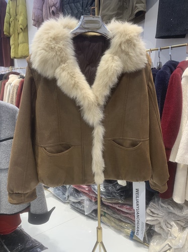 高端狐狸毛领短款羽绒服女2025冬季牛皮绒新款白鹅绒保暖外套