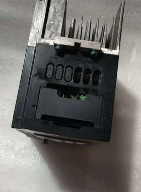 士林SE2-03-75K-D变频器采用黑色设计，配备数字.询价