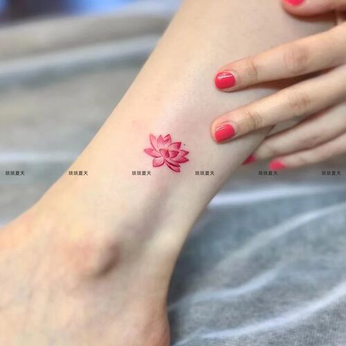 脚腕红色莲花小纹身图案