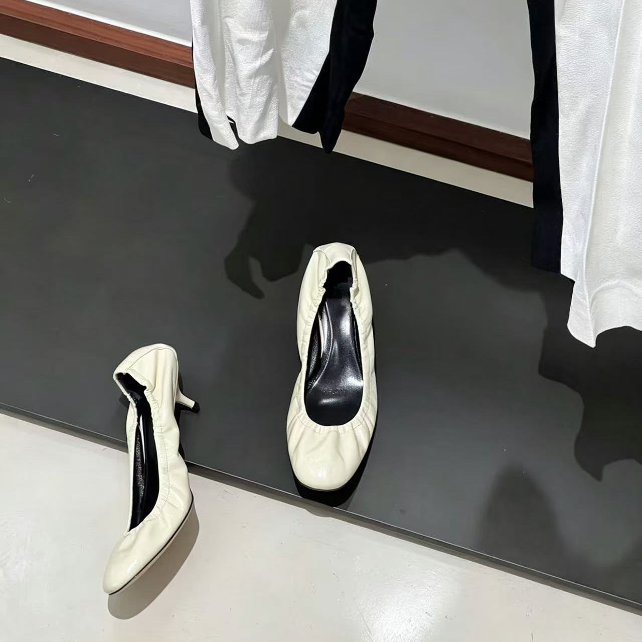 2026新款简约风褶皱浅口单鞋女猫跟通勤鞋小众设计感一脚蹬手工鞋