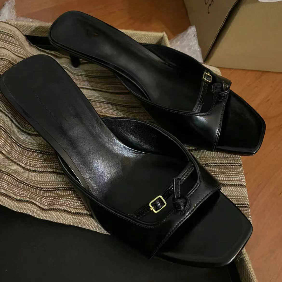 25新款牛皮小猫跟凉鞋简约拖鞋女外穿小众设计一脚蹬高跟沙滩鞋