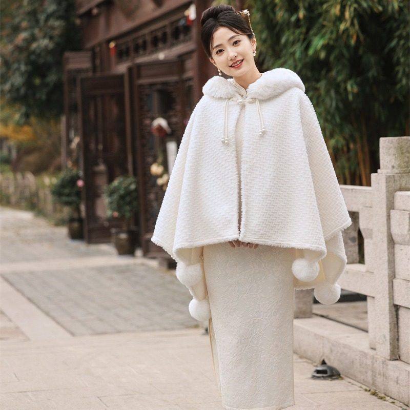 苏瑾外套上衣2024长款披肩毛球春季优雅女士新款侧扣旗袍修身气质