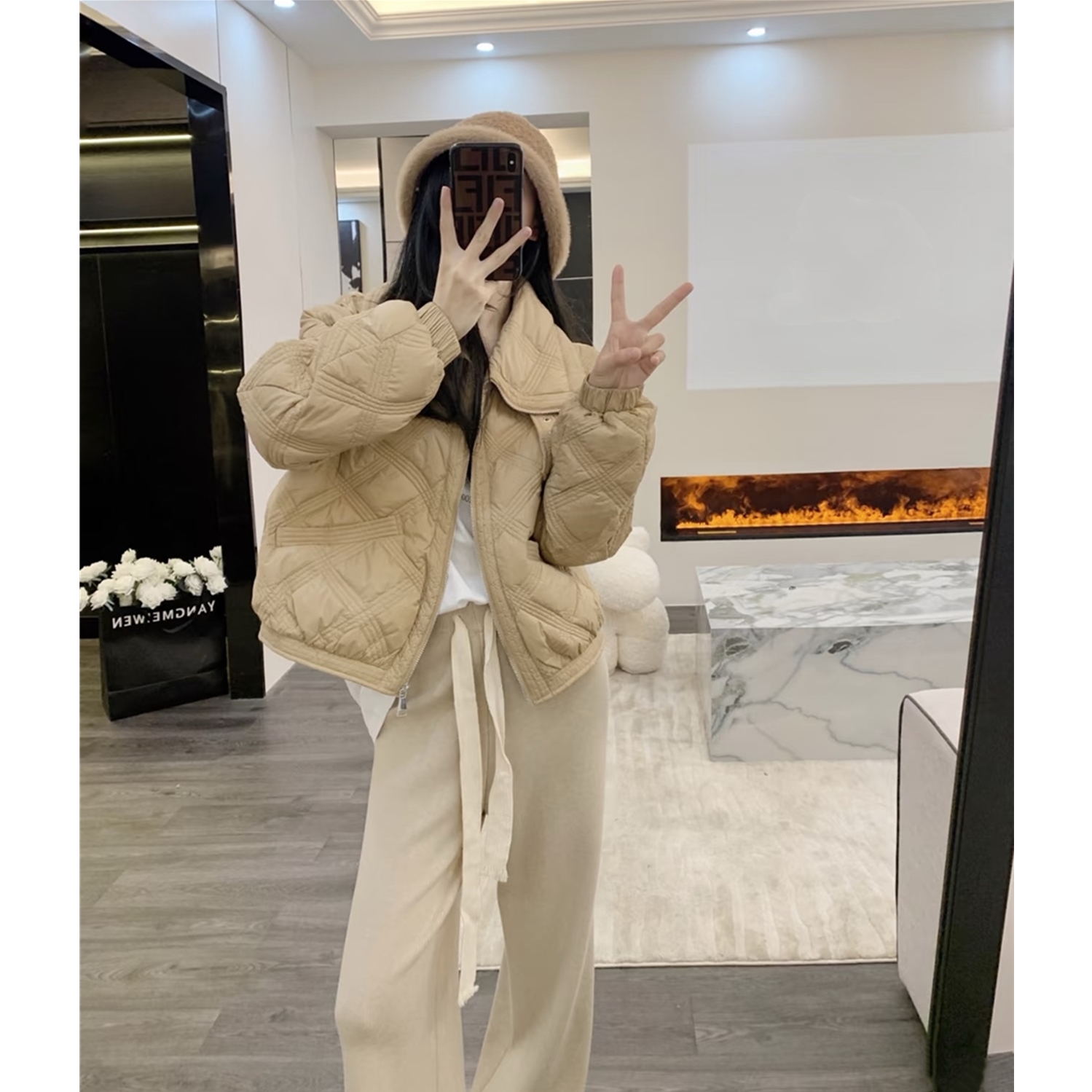 生哥家  反季闭眼买！柜499！女士百搭翻领轻便保暖羽绒服外套