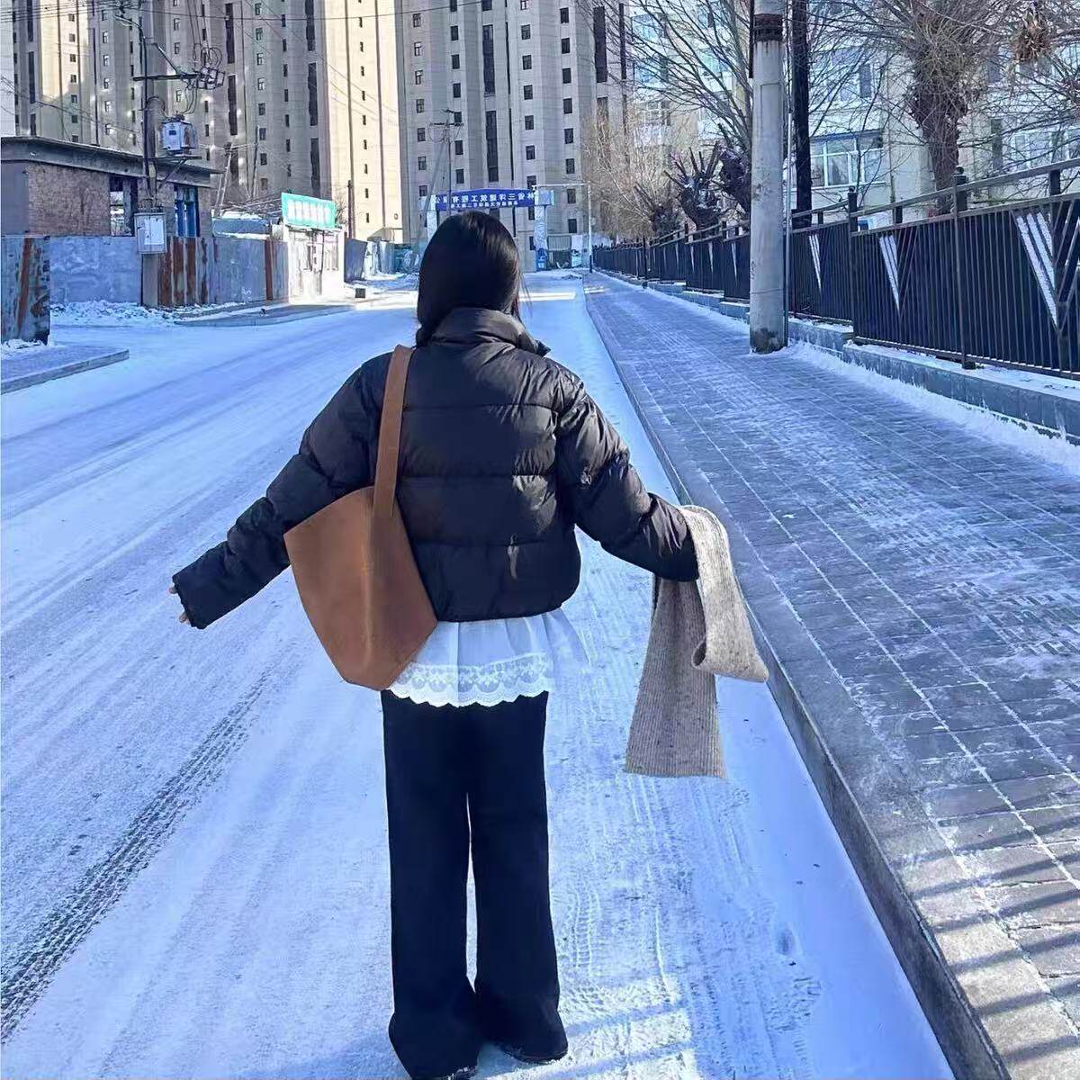 屁帘蕾丝叠穿牛仔裤女2025新款