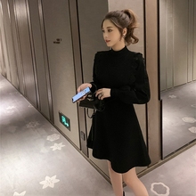 配大衣的裙子小黑裙小个子高端炸街轻奢针织打底内搭连衣裙女秋冬