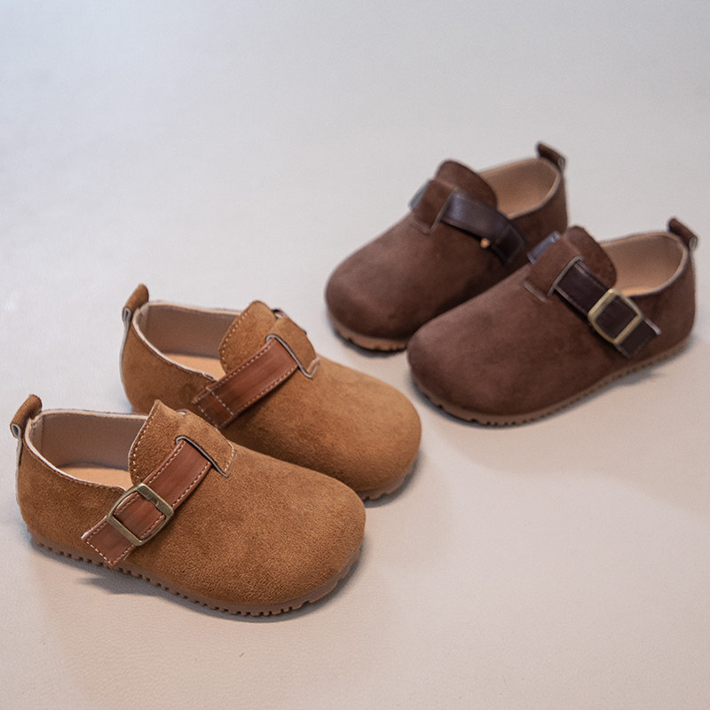 儿童反绒皮勃肯鞋2026春秋新款女童软底休闲鞋扣带装饰男童平底鞋