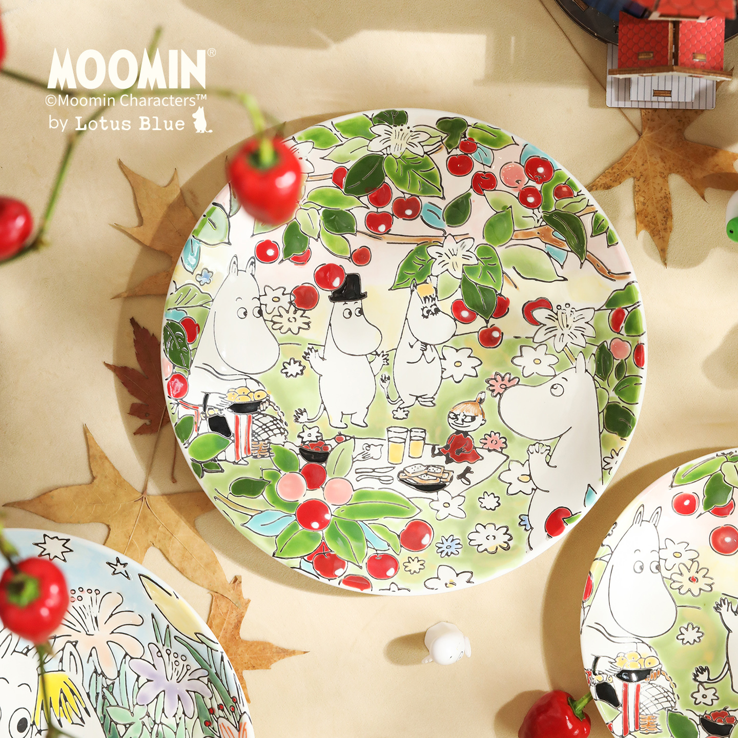 蓝莲花姆明盘子高级手绘釉下彩