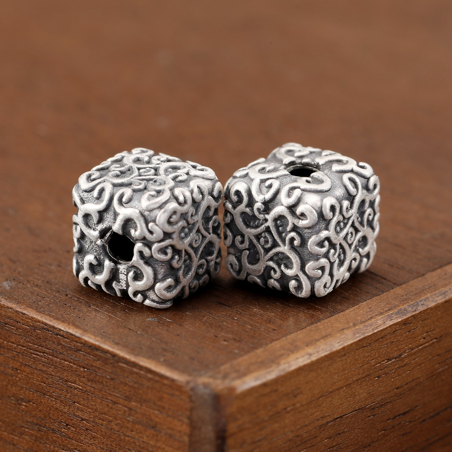 足银通孔唐草花纹方珠配件手工diy红绳手串3D硬银隔珠散珠配饰,饰品/流行首饰/时尚饰品新,银饰配件,淘宝优惠券,粉丝福利购,淘宝优惠卷