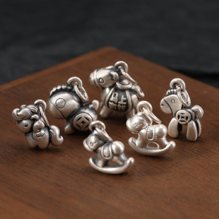 本命年生肖马足银S999马上有钱吊坠纯银小木马配件红绳手链银配饰