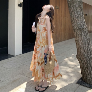 碎花无袖连衣裙女夏2025新款流行巨好看超火爆款度假风法式长裙图片