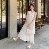 2025夏季新款温柔风假两件背心连衣裙女高级感立体花朵装饰连衣裙，女装连衣裙，2C198