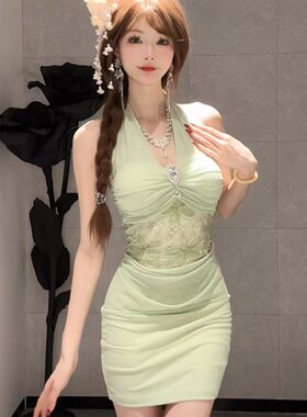 纯欲风蕾丝拼接挂脖抹胸包臀连衣裙女春夏设计感性感修身包臀短裙