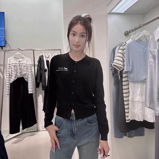 针织开衫 时尚新款圆领纽扣开襟字母装饰简约休闲百搭款 小衫0.19