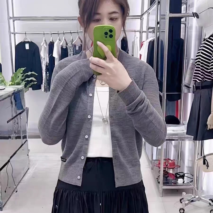 针织衫 时尚夏季新款圆领单排扣简约通勤休闲风薄款长袖 开衫0.19