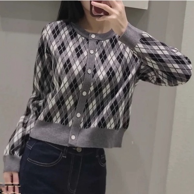 圆领单排扣菱格设计气质毛衣外套